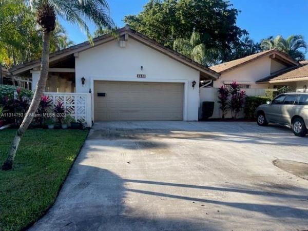 The Hills Of Inverrary, 5618 Hammock Ln #115, Lauderhill, Florida 33319, image 1