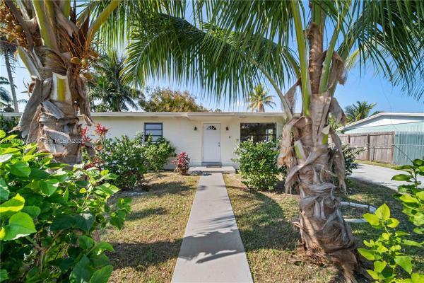 Palmland Homes South, 30120 SW 151st Ave, Leisure City, Florida 33033, image 2
