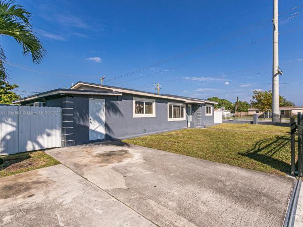 Scott Lake Manor, 701 NW 179th St, Miami Gardens, Florida 33169, image 2
