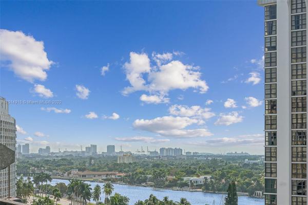 Oceanside Plaza, 5555 Collins Ave #14S, Miami Beach, Florida 33140, image 2