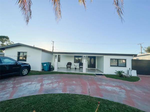 Westwood Lakes Residential, 4210 SW 107th Ave, Westwood Lakes, Florida 33165, image 1