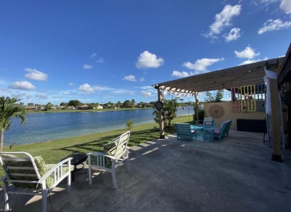 Devon Aire Villas, 11601 SW 124th Ct 0, The Crossings, Florida 33186, image 2