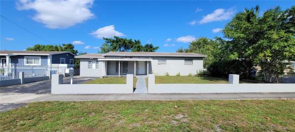 Carol City, 3821 NW 171st St, Miami Gardens, Florida 33055, image 2