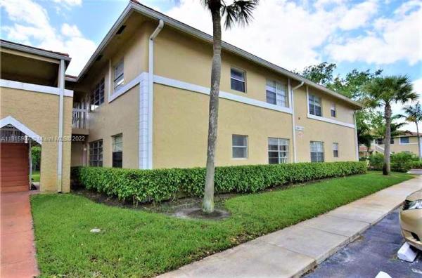 Lakewood Village Of Coral Springs, 1032 Twin Lakes Dr #21-G, Coral Springs, Florida 33071, image 1