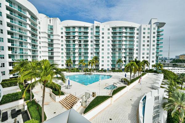 360, 7900 Harbor Island Dr #825, North Bay Village, Florida 33141, image 2