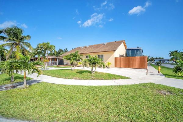 Princetonian, 25335 SW 126th Ct, Princeton, Florida 33032, image 1