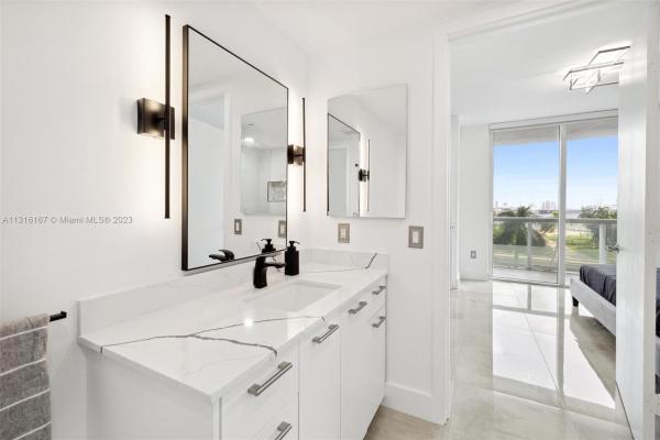 50 Biscayne, 50 Biscayne Blvd #512, Miami, Florida 33132, image 2