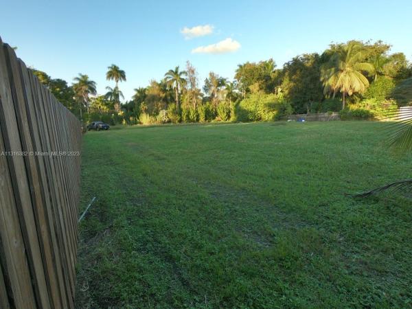 Biscayne Gardens, 400 NE 151, Golden Glades, Florida 33161, image 2