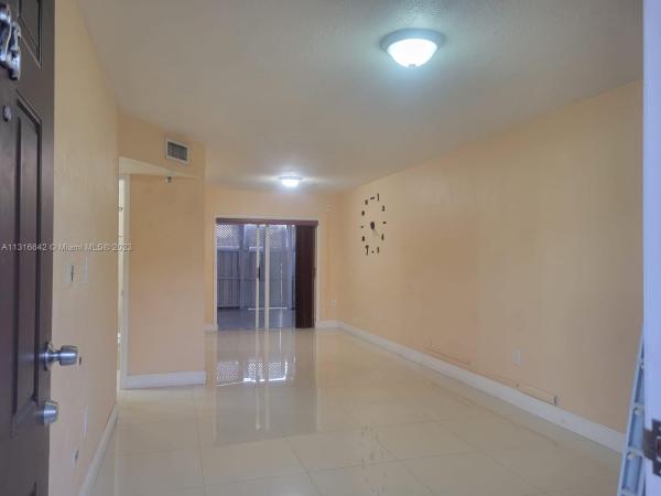 Las Villas Segovia, 5461 W 24th Ave #25, Hialeah, Florida 33016, image 1