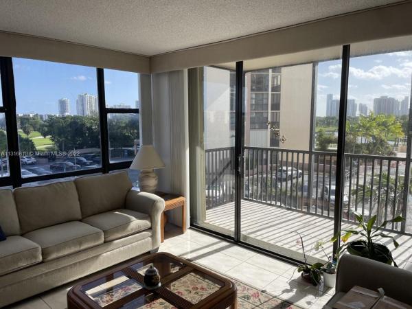 Coronado Tower 2, 20301 W Country Club Dr #523, Aventura, Florida 33180, image 2