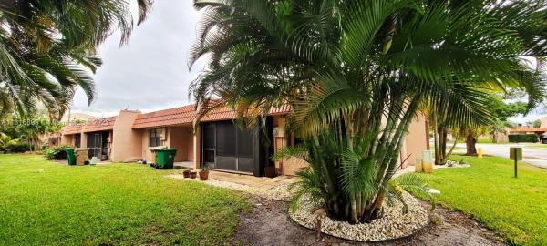 Valencia Village, 1 N Valencia Dr #1-37, Davie, Florida 33324, image 1