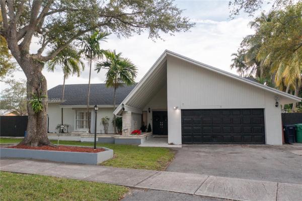 Calusa Club Estates, 12726 SW 100th Ter, The Crossings, Florida 33186, image 2