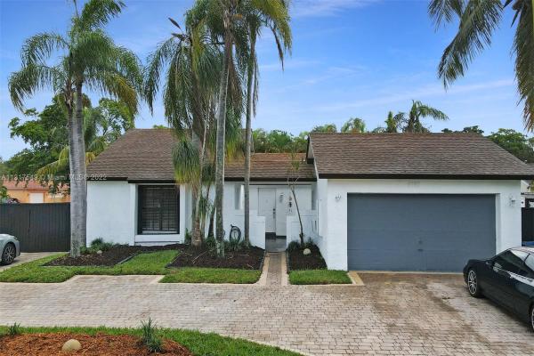 Country Lake Manors, 5760 NW 193th St, Country Club, Florida 33015, image 2