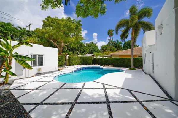 Hollywood Lakes, 1033 Tyler St, Hollywood, Florida 33019, image 2