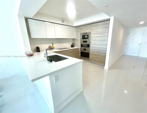 Parque Towers, 330 Sunny Isles Blvd #5-805, Sunny Isles Beach, Florida 33160, image 2