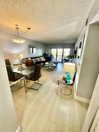 West Lake Village, 490 W Park Dr #204, Fountainebleau, Florida 33172, image 2