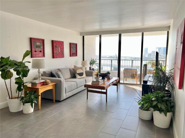 Venetia, 555 NE 15th St #14I, Miami, Florida 33132, image 2