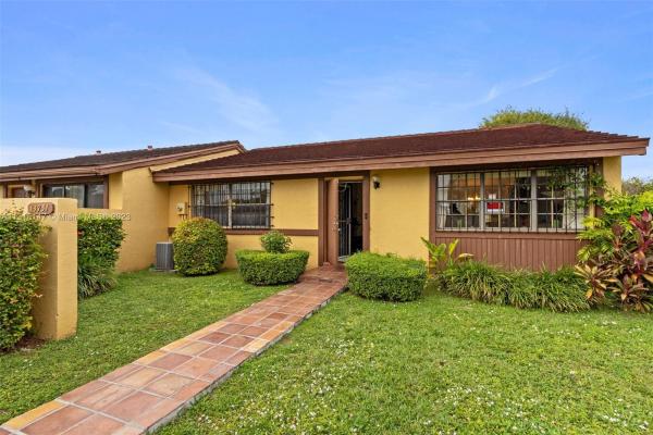 Walden Pond, 14751 SW 84th Ter, Kendall West, Florida 33193, image 1