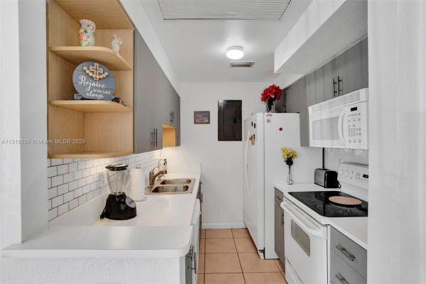 Rive Marseilles, 1185 Marseille Dr #104, Miami Beach, Florida 33141, image 1