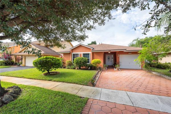 Lakeside Key, 1220 SW 97th Ter, Pembroke Pines, Florida 33025, image 1