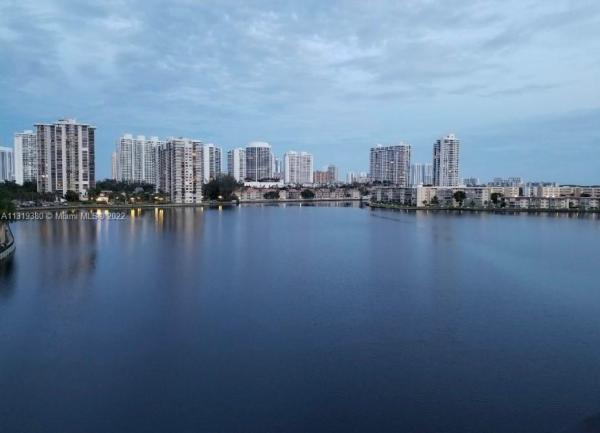 Commodore Plaza Century, 2780 NE 183rd St #716, Aventura, Florida 33160, image 2