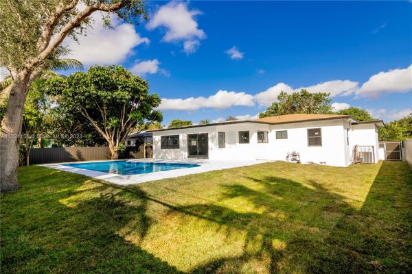 Irons Manor, 930 NE 139th St, North Miami, Florida 33161, image 1
