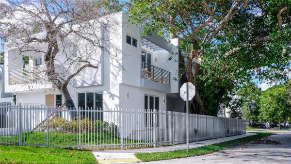 Pomelo Park, 2850 SW 33rd Ave #2850, Miami, Florida 33133, image 2
