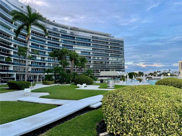 King Cole, 900 Bay Dr #1012, Miami Beach, Florida 33141, image 2