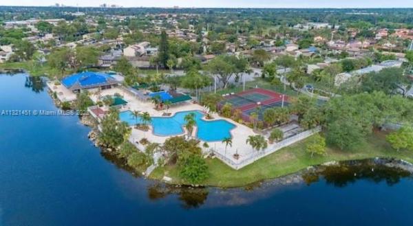 Snapper Creek Townhouses, 7001 SW 111th Pl, Kendall, Florida 33173, image 2