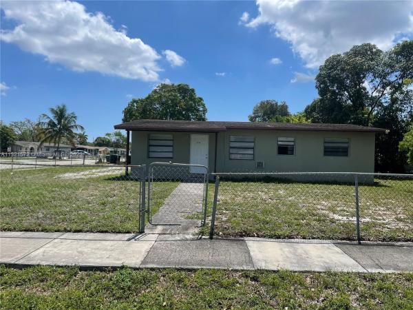 Lauderdale Manors, 1424 NW 19th Ave, Fort Lauderdale, Florida 33311, image 2