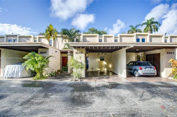 Footbridge Townhouse, 2009 N Dixie Hwy, Wilton Manors, Florida 33305, image 1