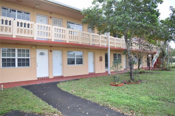 Ro-Mont South, 20311 NE 2nd Ave #15, Ives Estates, Florida 33179, image 1