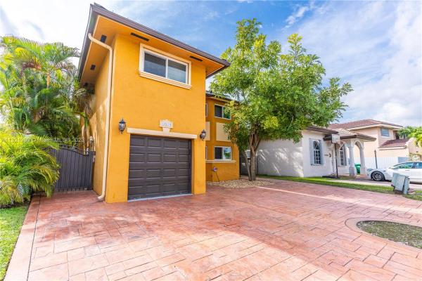 Laguna Ponds, 14074 SW 166th St, Richmond West, Florida 33177, image 2