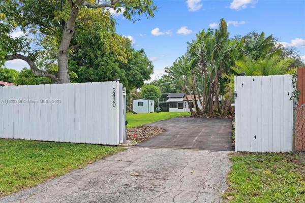 Hollywood Little Ranches, Hollywood, Florida 33020, image 2