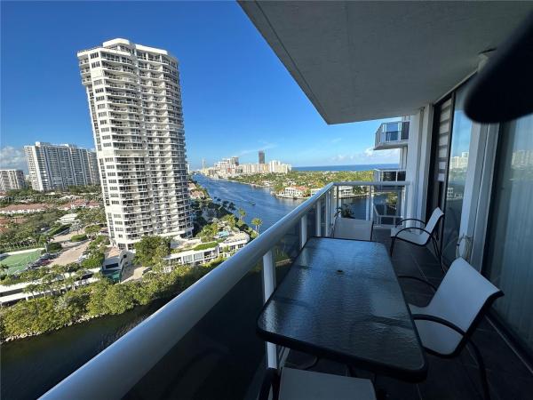 Waterview 2, 20515 E Country Club Dr #1642, Aventura, Florida 33180, image 2