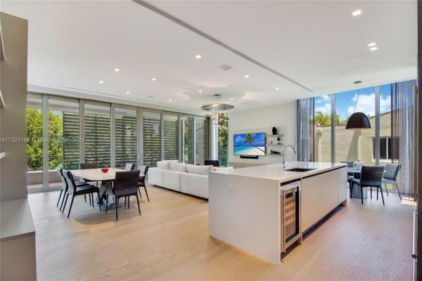 Louver House, 311 Meridian Ave #301, Miami Beach, Florida 33139, image 2