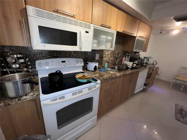 Del Prado South Towers, 18031 Biscayne Blvd #502-3, Aventura, Florida 33160, image 2