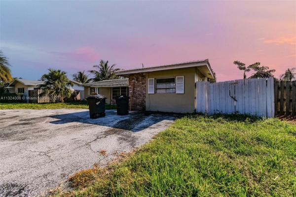 Randall Manor, 1960 NE 32nd St, Lighthouse Point, Florida 33064, image 1