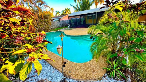 Hollywood Homesites High School, 1507 Harding St, Hollywood, Florida 33020, image 1