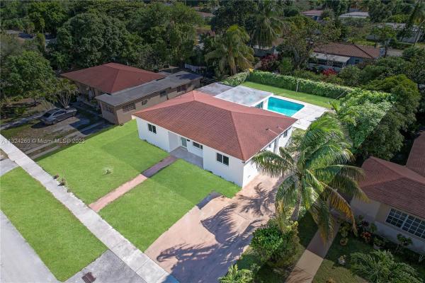 Panuleta Gardens, 630 NE 171st St, North Miami Beach, Florida 33162, image 1