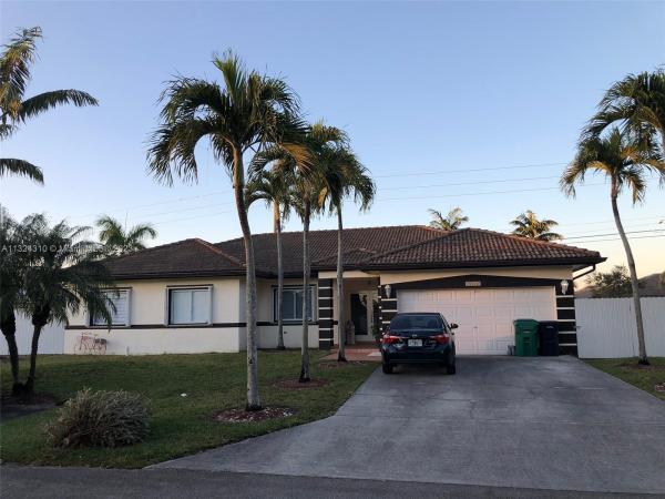 13249 SW 200th Ter, Unincorporated Dade County, Florida 33177, image 2