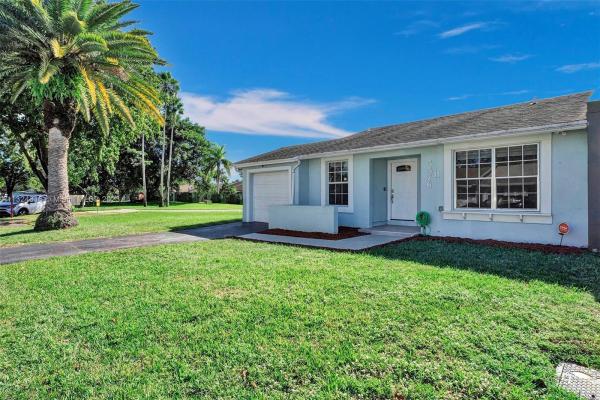 Lakewood On The Green, 5576 N Lakewood Cir #H, Margate, Florida 33063, image 1
