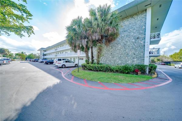 Village Green, 4200 NW 3rd Ct #306, Plantation, Florida 33317, image 1