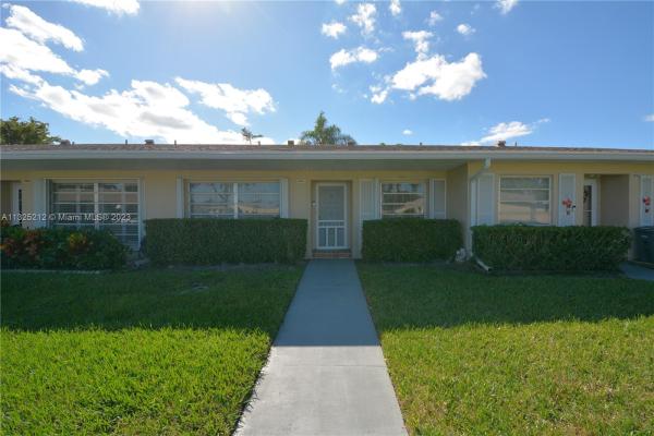 Boca Lakes, 8936 Belle Aire Ct, Boca Raton, Florida 33433, image 2