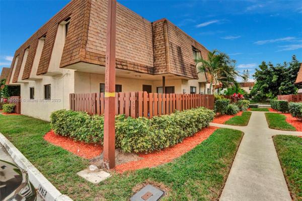 Le Clos Townhomes, 160 San Remo Blvd, North Lauderdale, Florida 33068, image 1