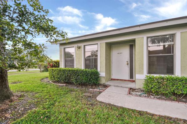 Lakeside Green, 4365 Willow Brook Cir, West Palm Beach, Florida 33417, image 2