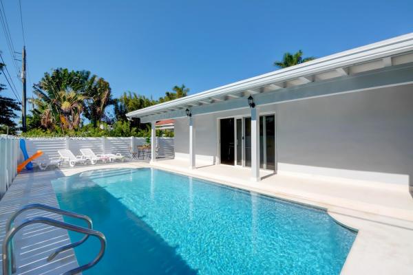 Hollywood Lakes, 1018 Adams St, Hollywood, Florida 33019, image 1