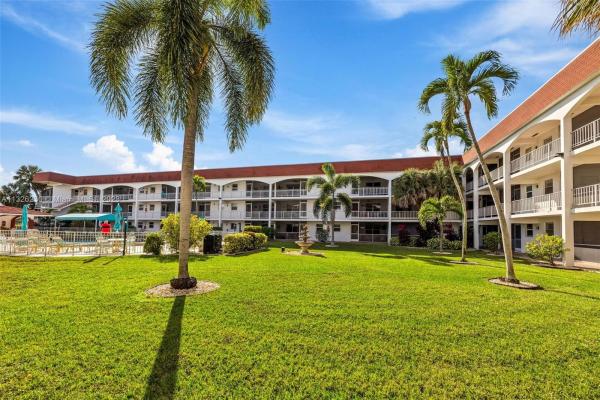 Casa Paradiso, 580 Egret Dr #124, Hallandale Beach, Florida 33009, image 1