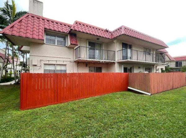 Villas Of Pinecrest, 6713 N Kendall Dr #607, Pinecrest, Florida 33156, image 2