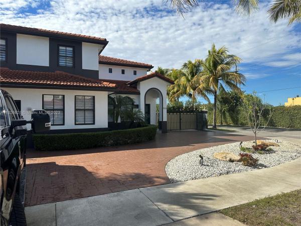 Big Five Homes, 450 SW 92nd Psge, Fountainebleau, Florida 33174, image 1